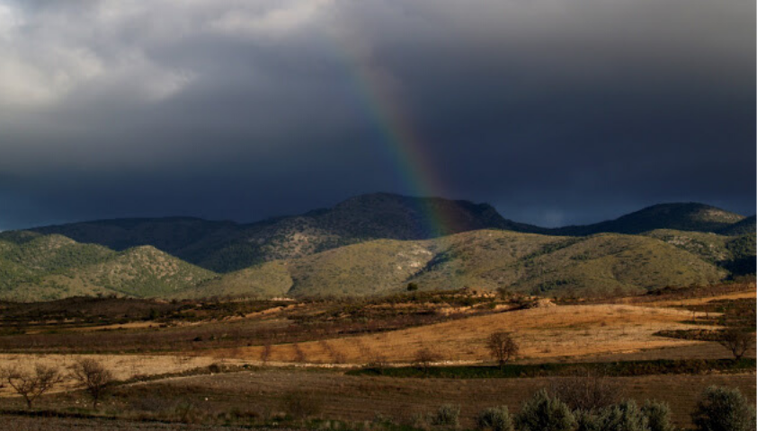 valle del aceniche con arco iris